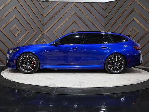 Marina Bay Blue Metallic 2025 BMW M5 Base