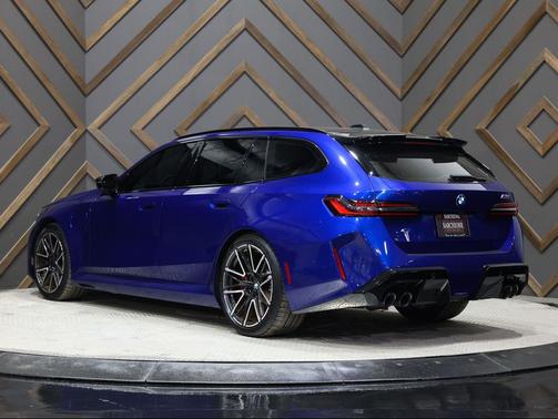 Marina Bay Blue Metallic 2025 BMW M5 Base