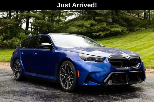 Marina Bay Blue Metallic 2025 BMW M5 Base