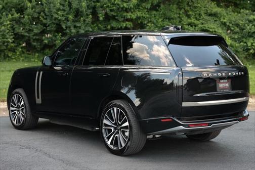 2025 Land Rover Range Rover P550e SE