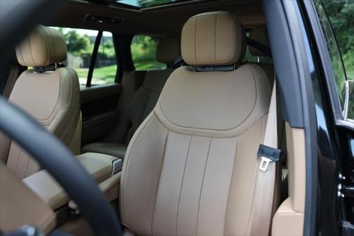 2025 Land Rover Range Rover P550e SE