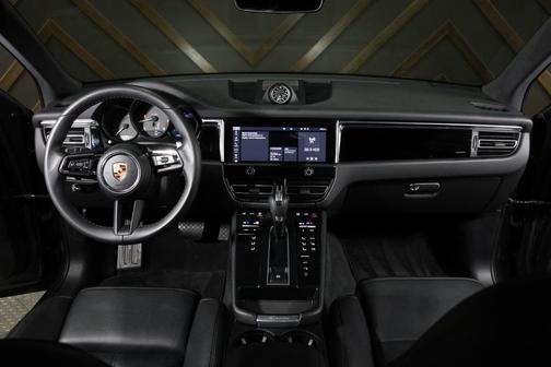 2023 Porsche Macan Base