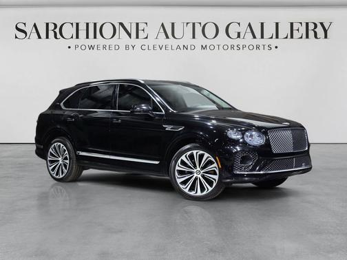 Black 2021 Bentley Bentayga V8