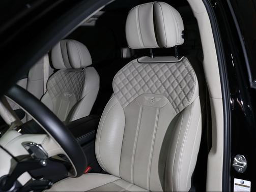 Black 2021 Bentley Bentayga V8