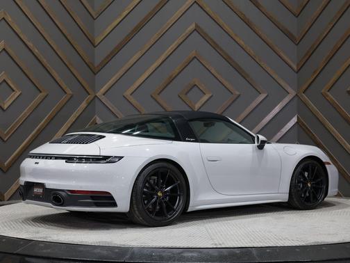 2021 Porsche 911 Targa 4