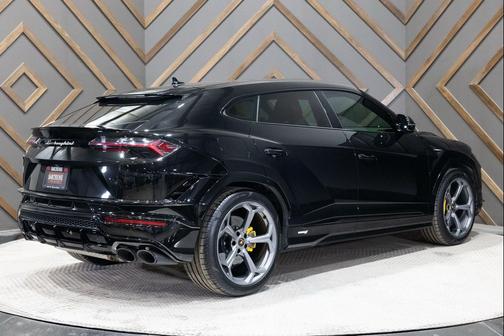 Black 2023 Lamborghini Urus S