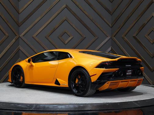 2020 Lamborghini Huracan EVO Base