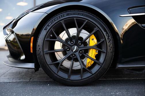 2026 Aston Martin Vantage Base