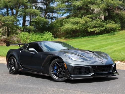 Watkins Glen Gray Metallic 2019 Chevrolet Corvette ZR1