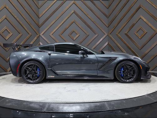 Watkins Glen Gray Metallic 2019 Chevrolet Corvette ZR1