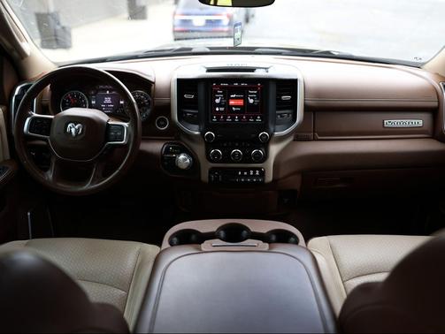 Diamond Black Crystal Pearlcoat 2020 RAM 2500 Laramie Crew Cab 4x4 6'4' Box