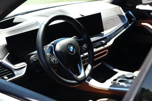 Mineral White Metallic 2024 BMW X5 xDrive40i