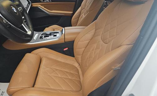 Mineral White Metallic 2024 BMW X5 xDrive40i
