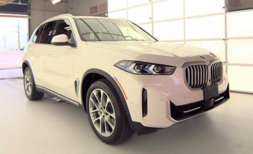 Mineral White Metallic 2024 BMW X5 xDrive40i