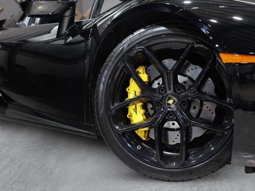 Nero Noctis 2018 Lamborghini Huracan LP580-2S