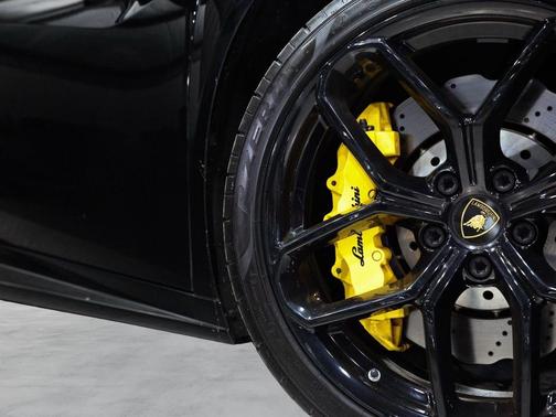 Nero Noctis 2018 Lamborghini Huracan LP580-2S
