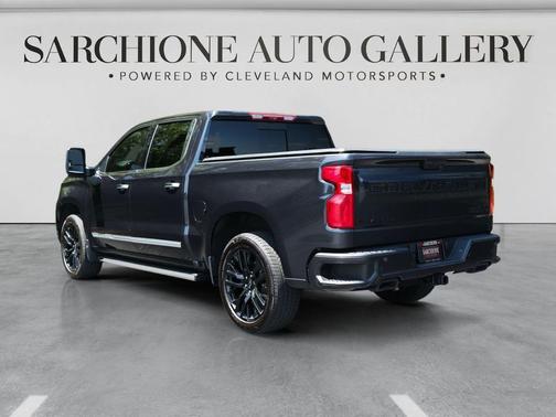 Dark Ash Metallic 2024 Chevrolet Silverado 1500 High Country