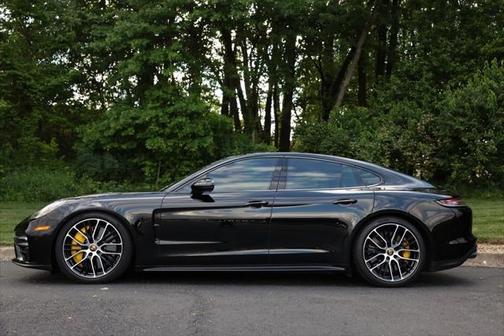 2022 Porsche Panamera Turbo S