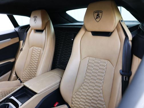 2019 Lamborghini Urus 