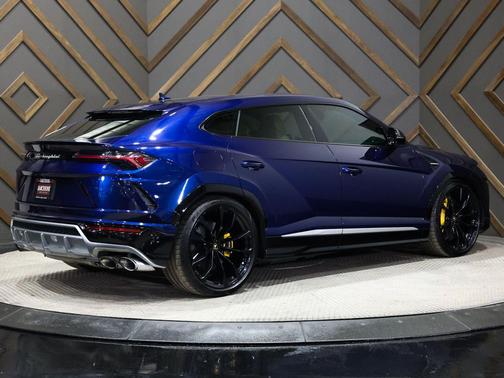 2019 Lamborghini Urus 