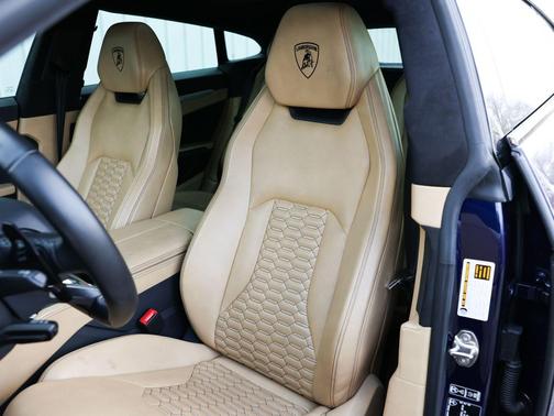 2019 Lamborghini Urus 