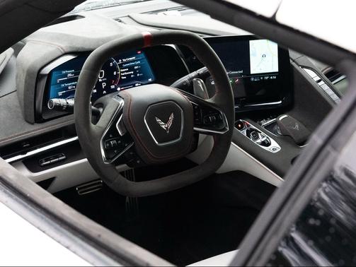 White Pearl Metallic Tricoat 2023 Chevrolet Corvette Stingray w/3LT