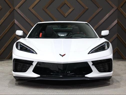 White Pearl Metallic Tricoat 2023 Chevrolet Corvette Stingray w/3LT