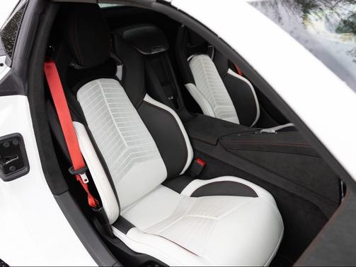 White Pearl Metallic Tricoat 2023 Chevrolet Corvette Stingray w/3LT