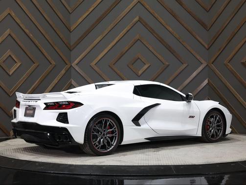 White Pearl Metallic Tricoat 2023 Chevrolet Corvette Stingray w/3LT
