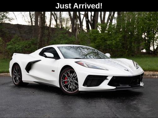 White Pearl Metallic Tricoat 2023 Chevrolet Corvette Stingray w/3LT