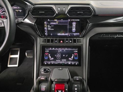 2023 Lamborghini Urus Performante
