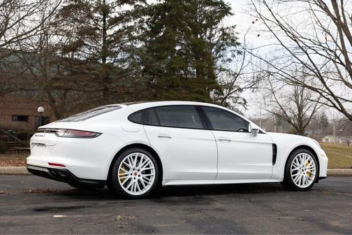 2023 Porsche Panamera Turbo S Executive