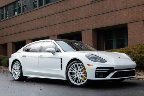 2023 Porsche Panamera Turbo S Executive