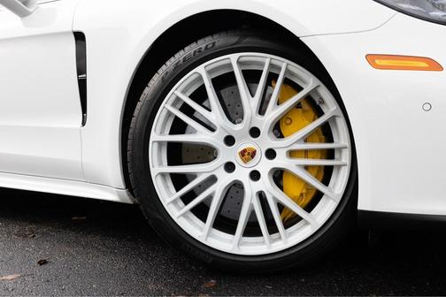 2023 Porsche Panamera Turbo S Executive