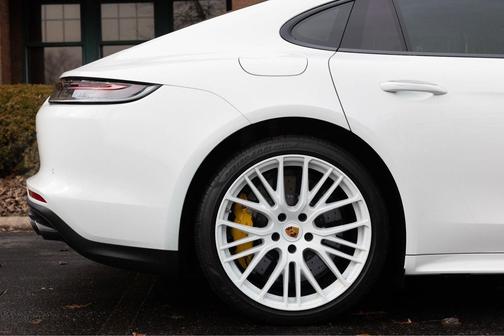 2023 Porsche Panamera Turbo S Executive