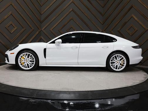 2023 Porsche Panamera Turbo S Executive