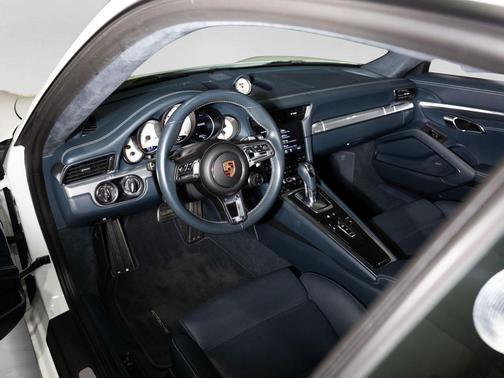 Graphite Blue Metallic 2018 Porsche 911 Turbo
