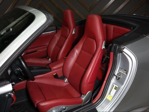 GT Silver Metallic 2017 Porsche 911 Carrera 4S Cabriolet