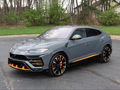 2022 Lamborghini Urus Graphite Capsule
