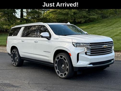 Iridescent Pearl Tricoat 2021 Chevrolet Suburban 4WD High Country