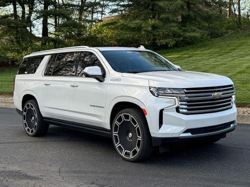 Iridescent Pearl Tricoat 2021 Chevrolet Suburban 4WD High Country