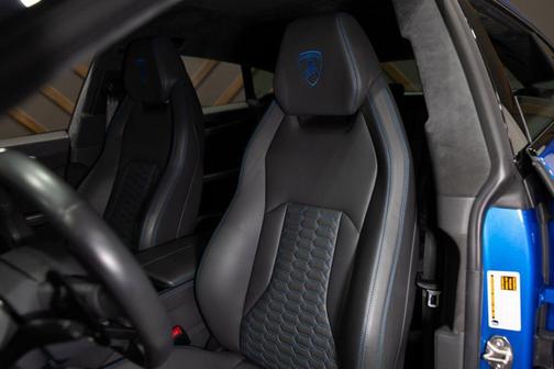 2020 Lamborghini Urus Base