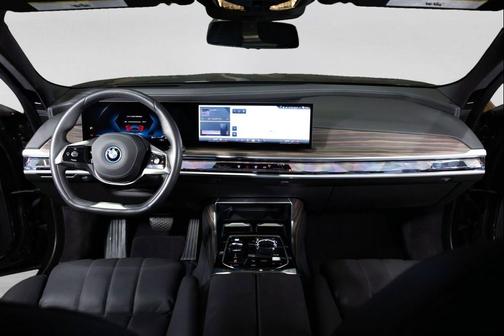 Dark Graphite Metallic 2025 BMW i7 xDrive60