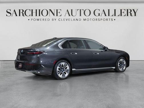 Dark Graphite Metallic 2025 BMW i7 xDrive60