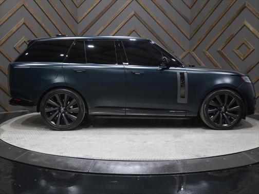 2024 Land Rover Range Rover P615 SV