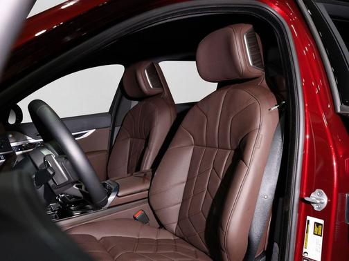 Aventurin Red Metallic 2025 BMW 760 xDrive