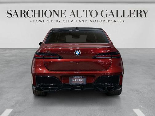 Aventurin Red Metallic 2025 BMW 760 xDrive
