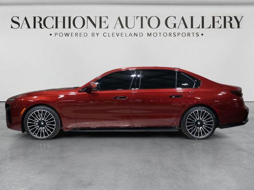 Aventurin Red Metallic 2025 BMW 760 xDrive