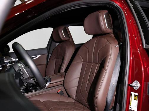 Aventurin Red Metallic 2025 BMW 760 xDrive