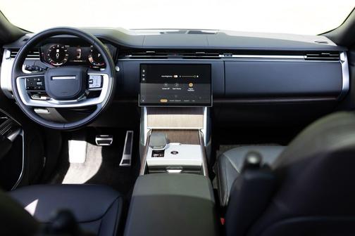 White 2025 Land Rover Range Rover P400 SE